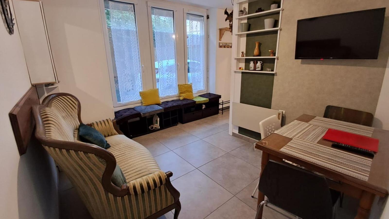 Appartement Joli Avec Cour Interieure *
