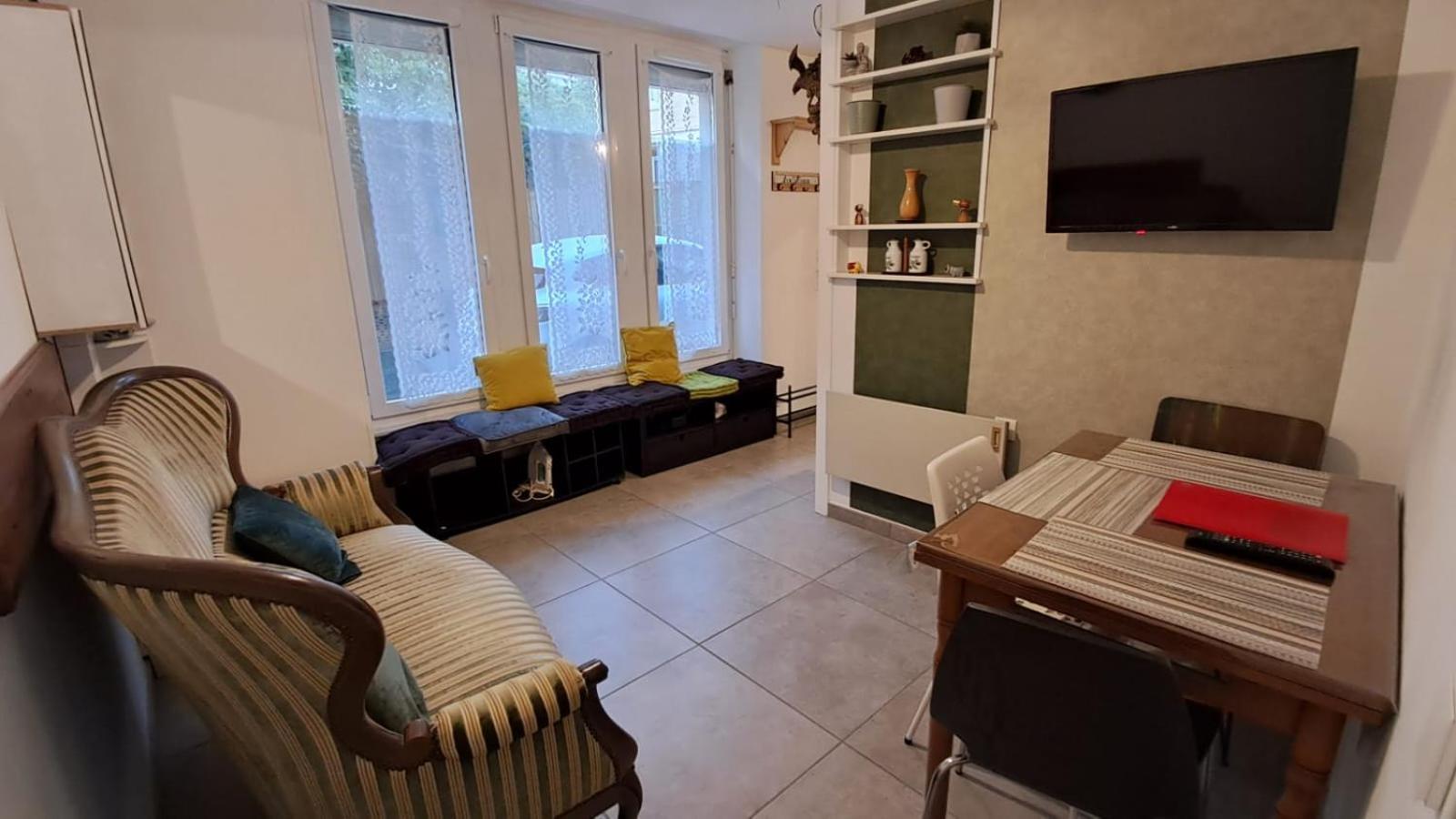Appartement Joli Avec Cour Interieure *